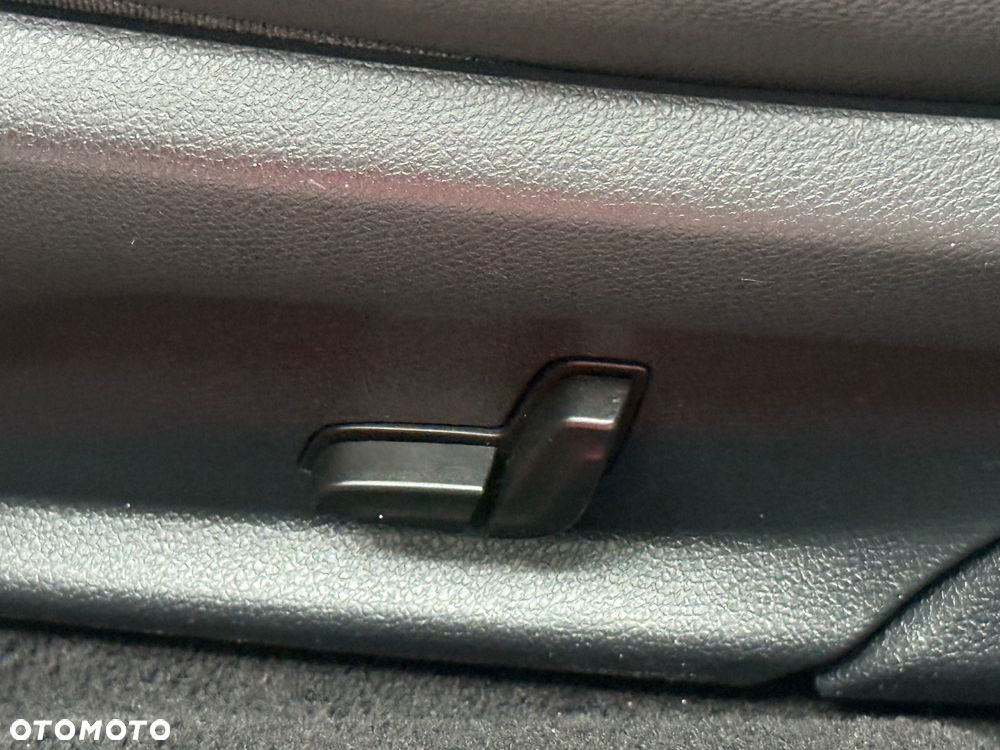 Mercedes-Benz Klasa E 220 d 9G-TRONIC - 18