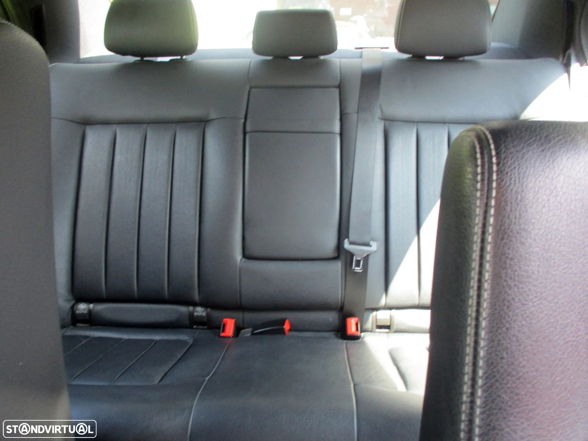Mercedes-Benz E 220 CDi Avantgarde BlueEfficiency Auto. - 35
