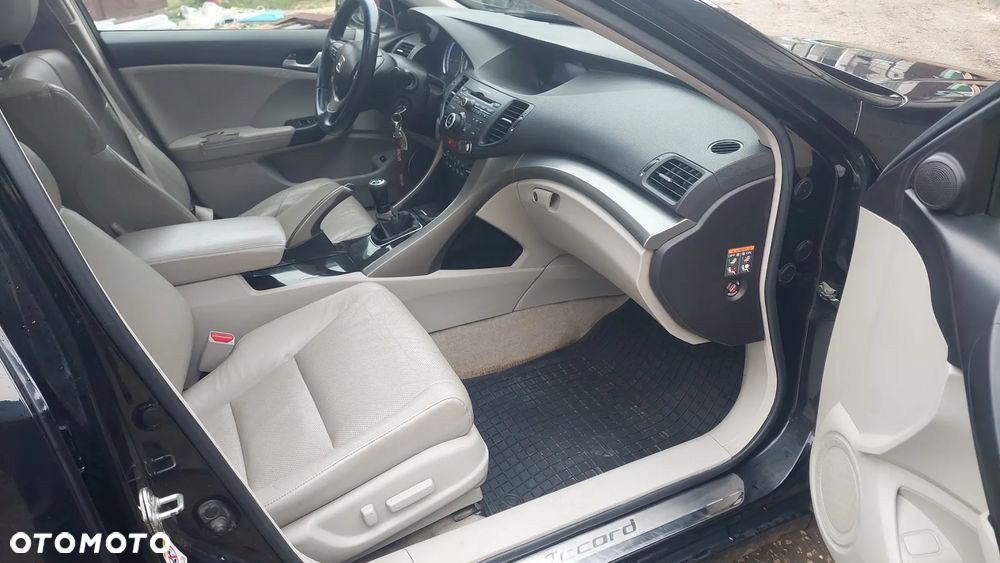 Honda Accord 2.0 Executive - 11