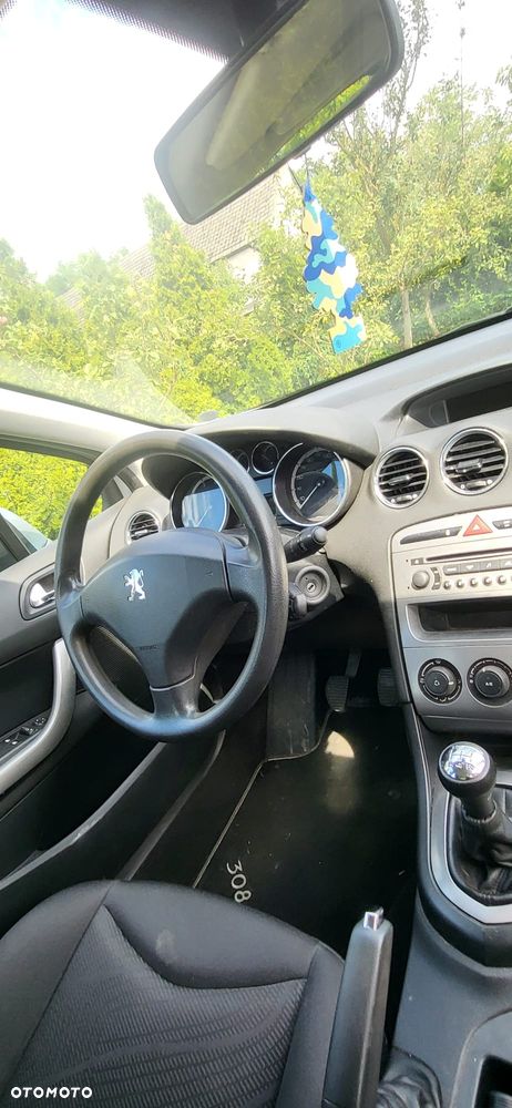 Peugeot 208 - 4