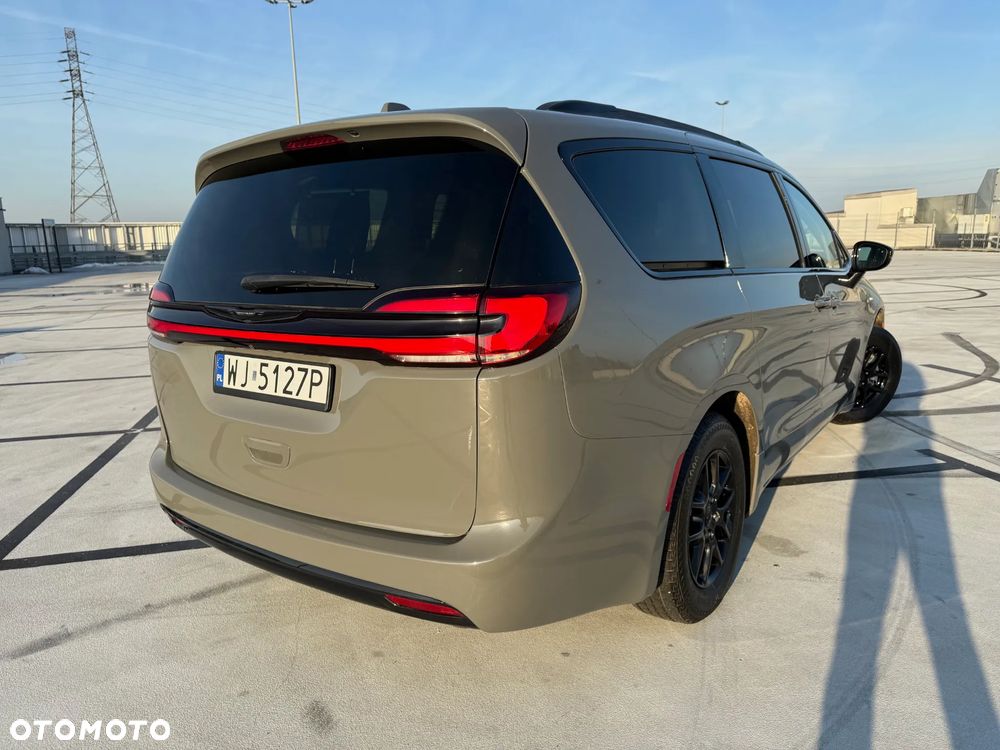 Chrysler Pacifica - 4