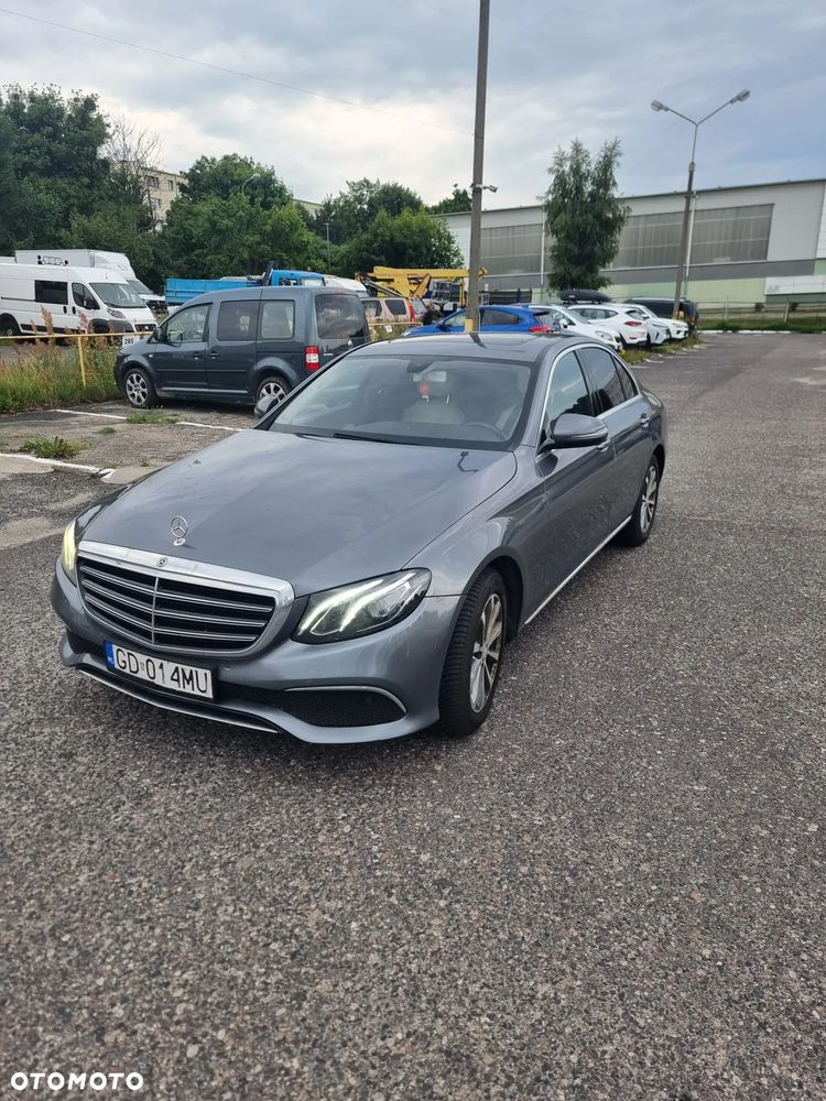 Mercedes-Benz Klasa E 220 d 4-Matic 9G-TRONIC - 8