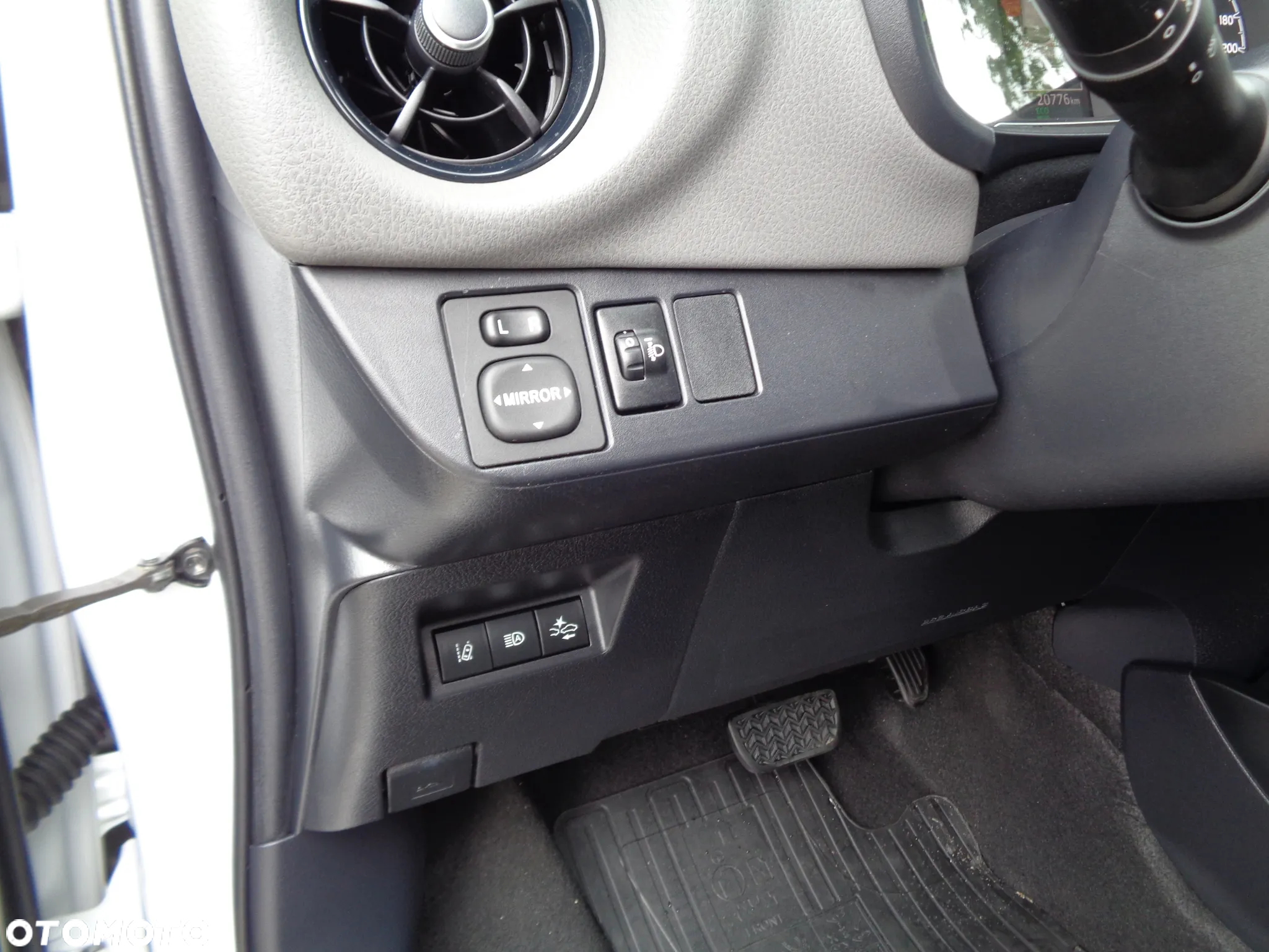 Toyota Yaris Hybrid 100 Premium - 15