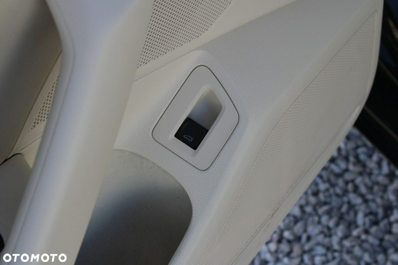 Volkswagen Passat - 16
