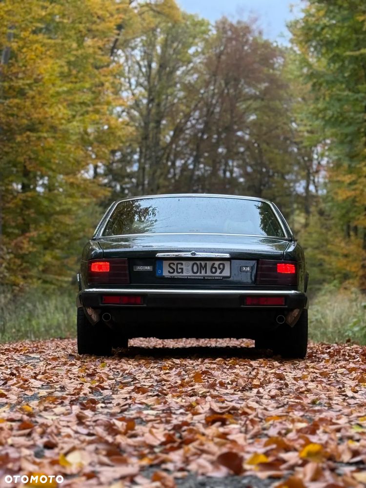 Jaguar XJ - 18