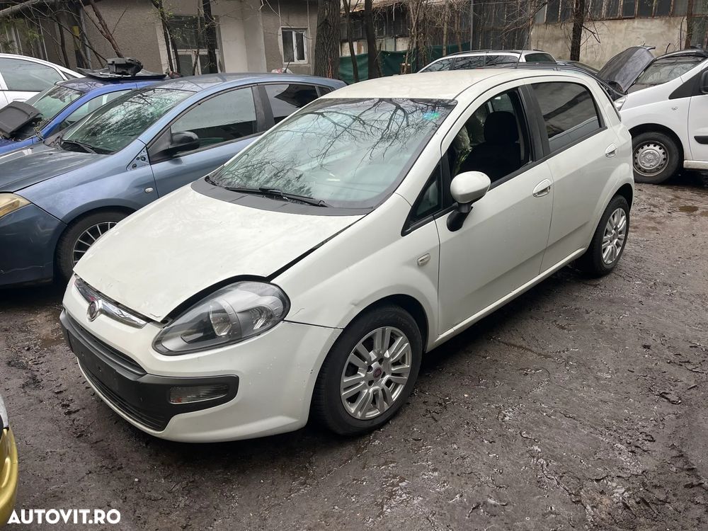Dezmembrez Fiat Punto facelift alb 2010-2011 1,4 benzina - 6