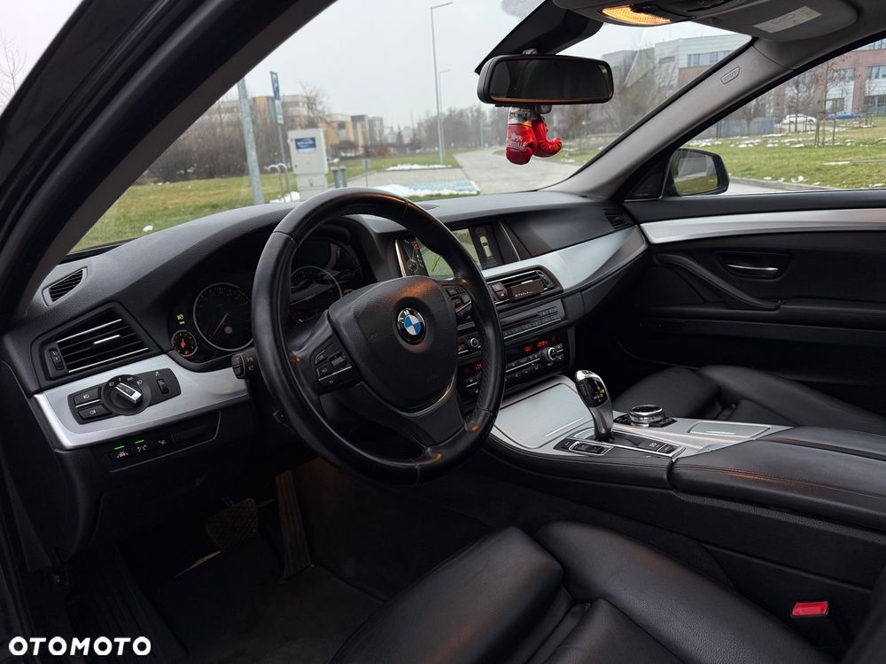 BMW Seria 5 525d Luxury Line - 10