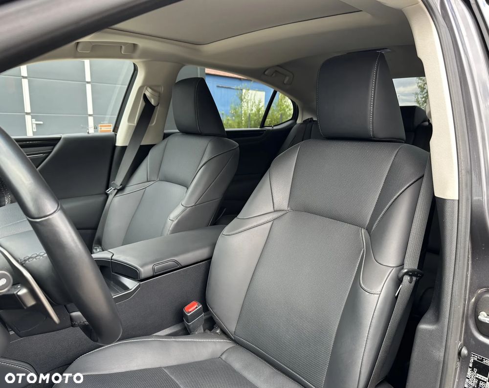 Lexus ES 300h Business Edition - 9