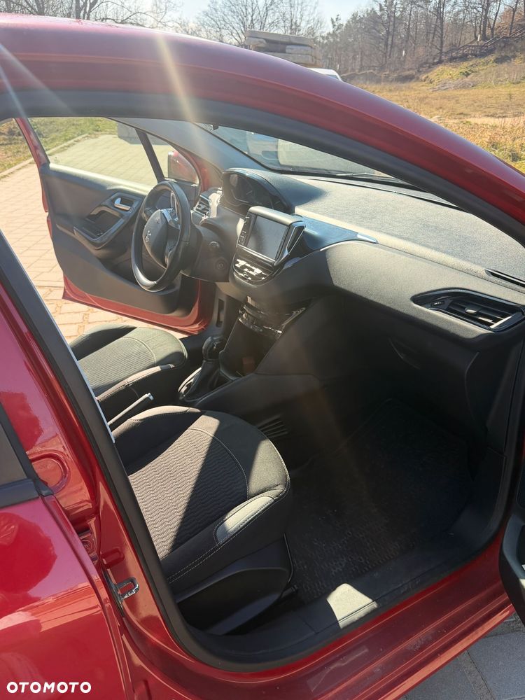 Peugeot 208 - 15