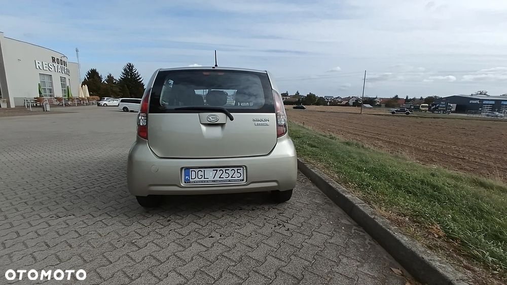 Daihatsu Sirion - 5