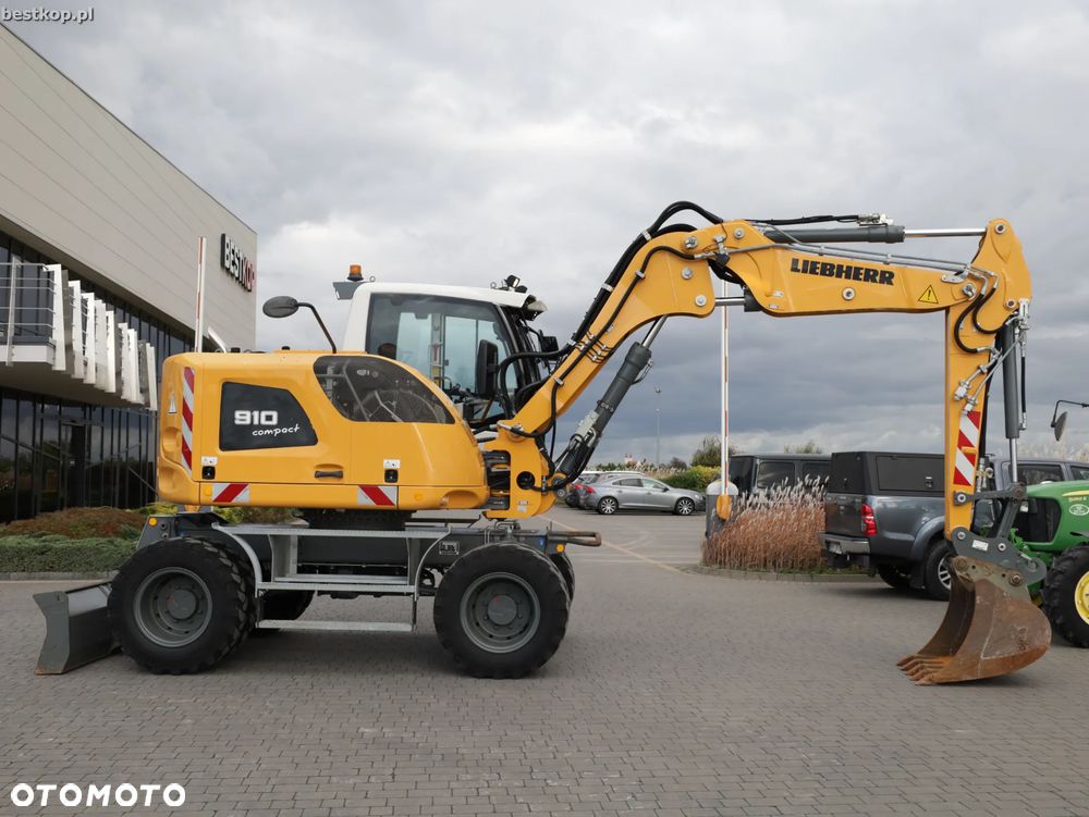Liebherr A910 Compact - 3