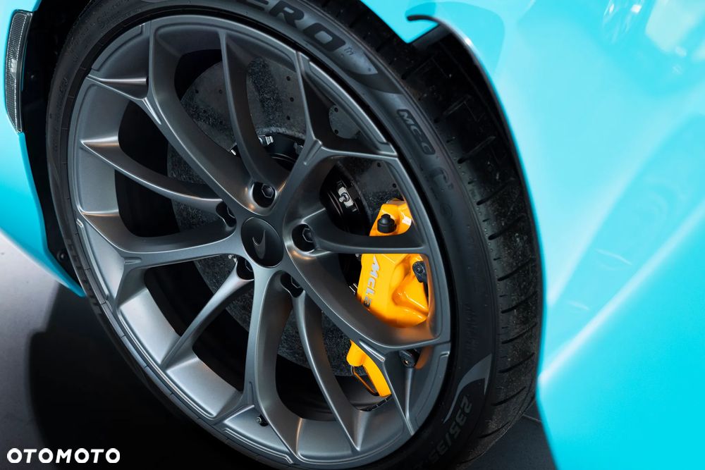 McLaren Artura - 4