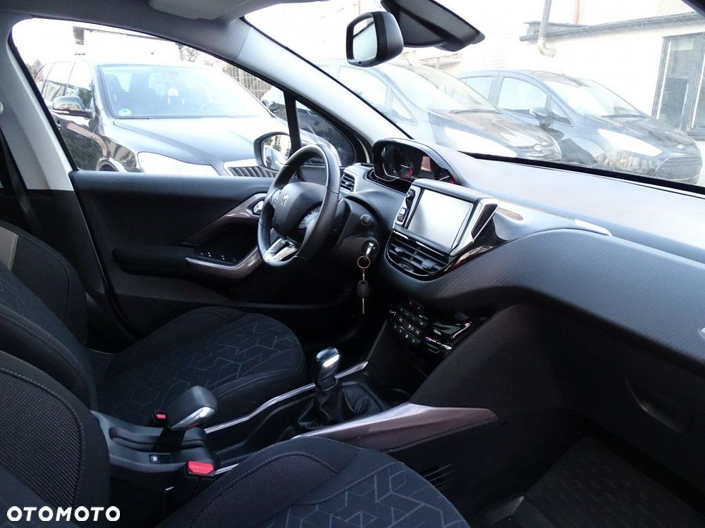 Peugeot 2008 1.2 Pure Tech Style - 16