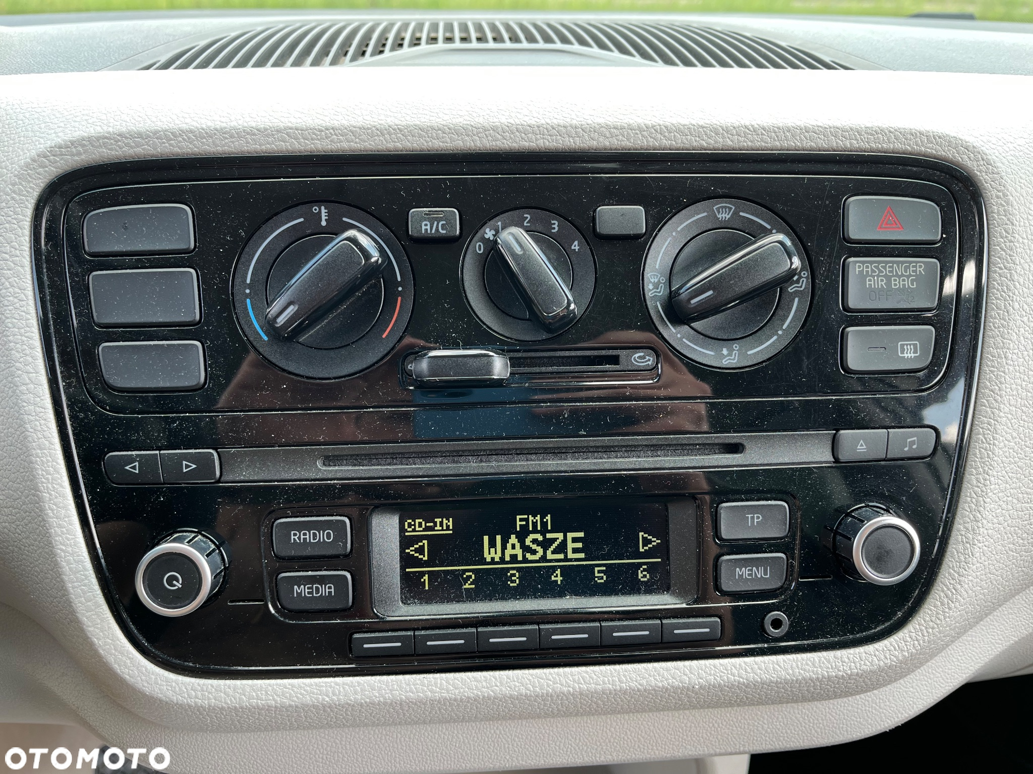 Volkswagen up! (BlueMotion Technology) ASG move - 10