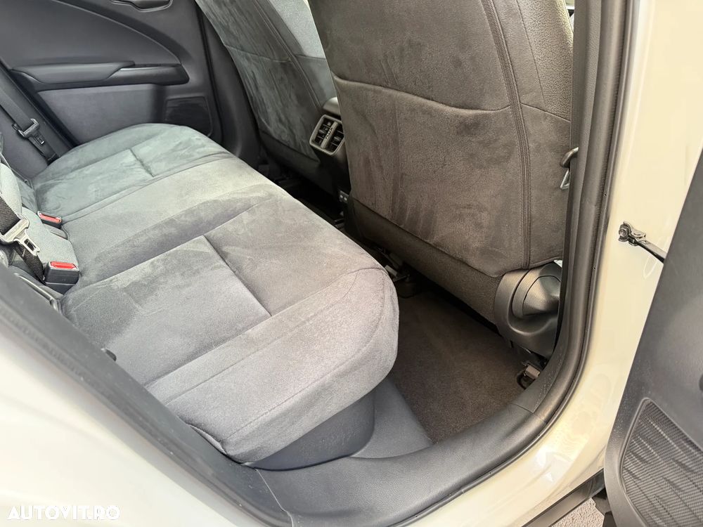 Lexus UX 250h FWD Business - 27