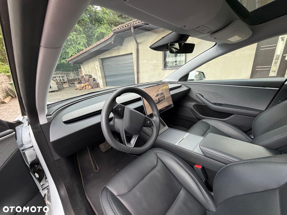 Tesla Model 3 - 4