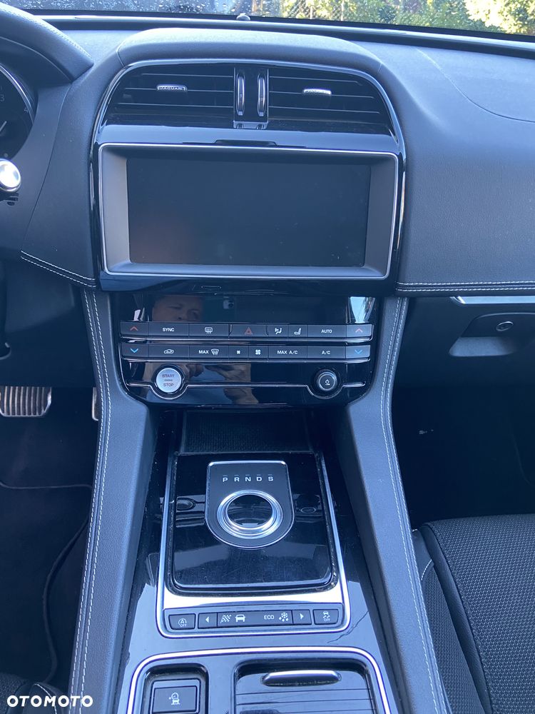 Jaguar F-Pace 20d AWD R-Sport - 14