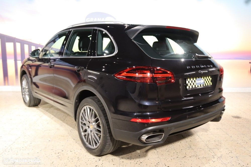 Porsche Cayenne Platinum Edition - 2