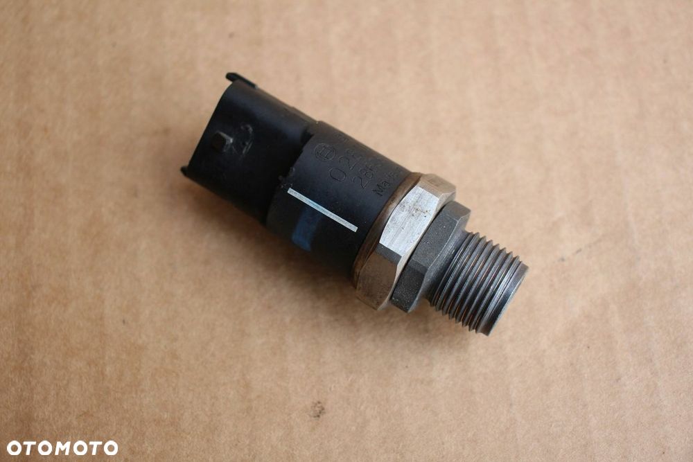 Czujnik ciśnienia paliwa na listwie BMW 0281002475 DIESEL - 1