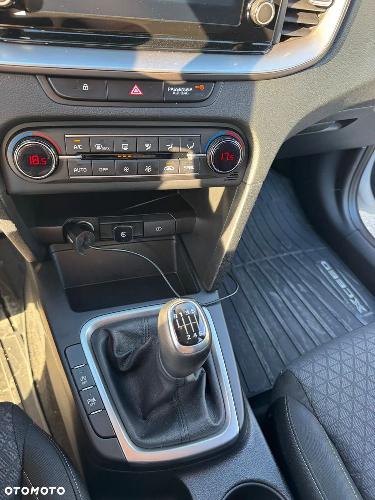 Kia XCeed 1.5 T-GDI M - 13