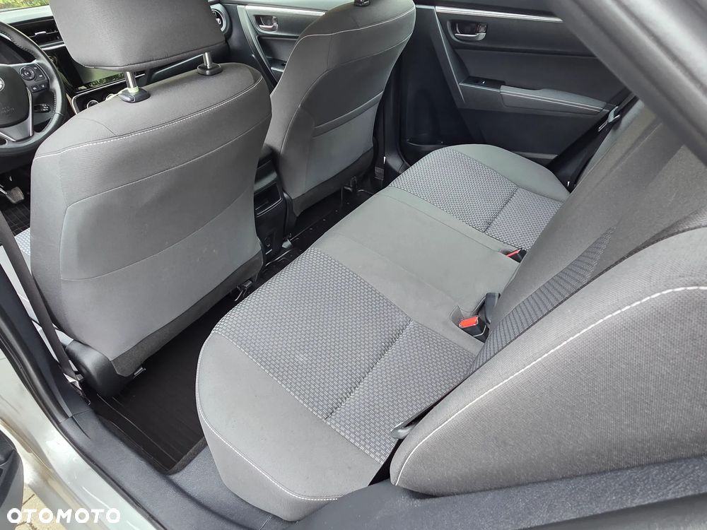 Toyota Corolla 1.6 Classic Plus - 18