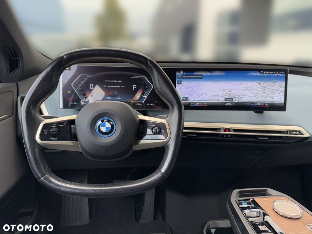 BMW iX - 11