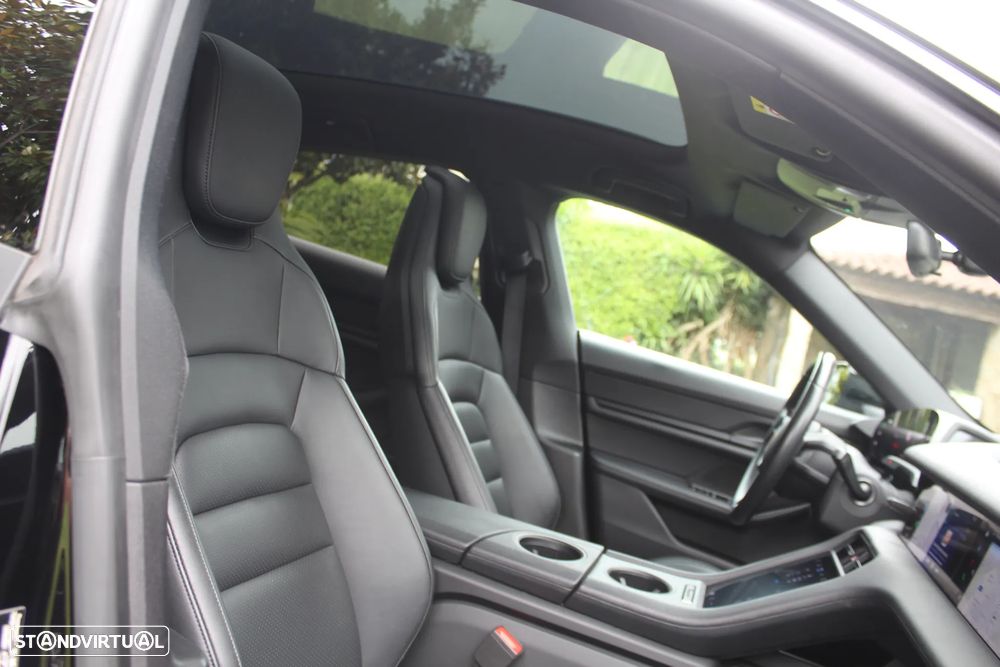Porsche Taycan Cross Turismo 4 - 25