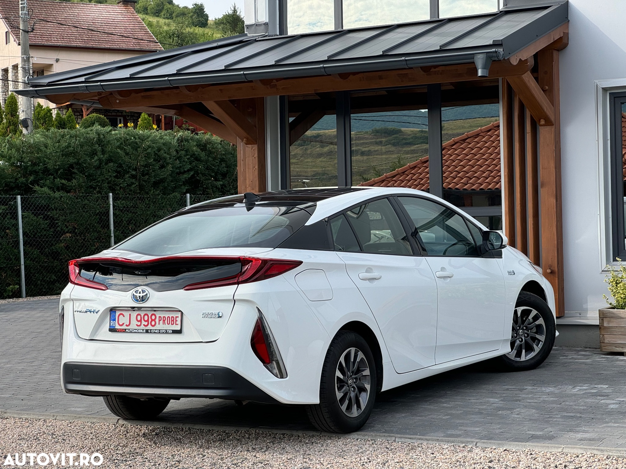 Toyota Prius Plug-in Hybrid Solar - 3