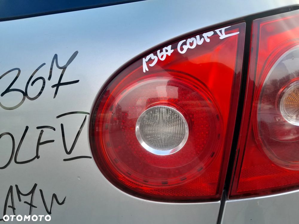 VW GOLF V LAMPA TYLNA PRAWA W KLAPE - 2