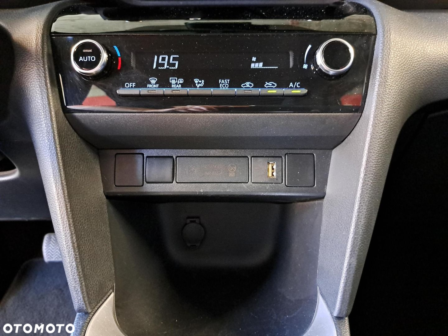 Toyota Yaris Cross - 24