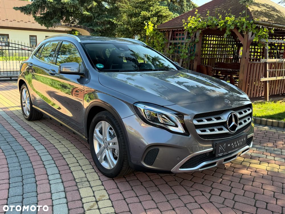 Mercedes-Benz GLA 180 UrbanStyle Edition - 1