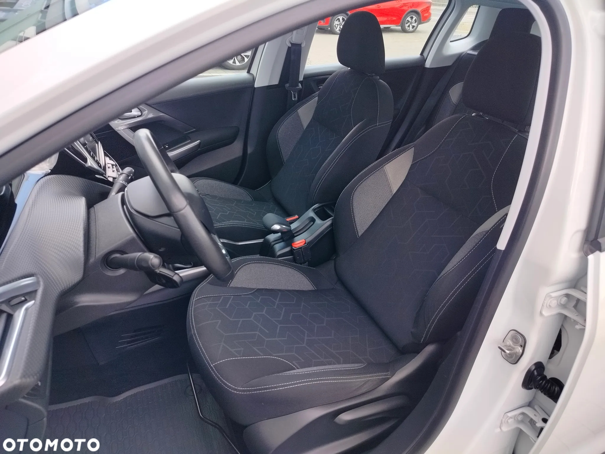 Peugeot 2008 1.2 Pure Tech Style S&S - 10