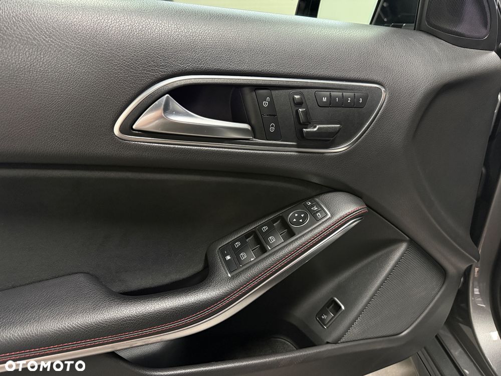Mercedes-Benz GLA 250 4-Matic - 12