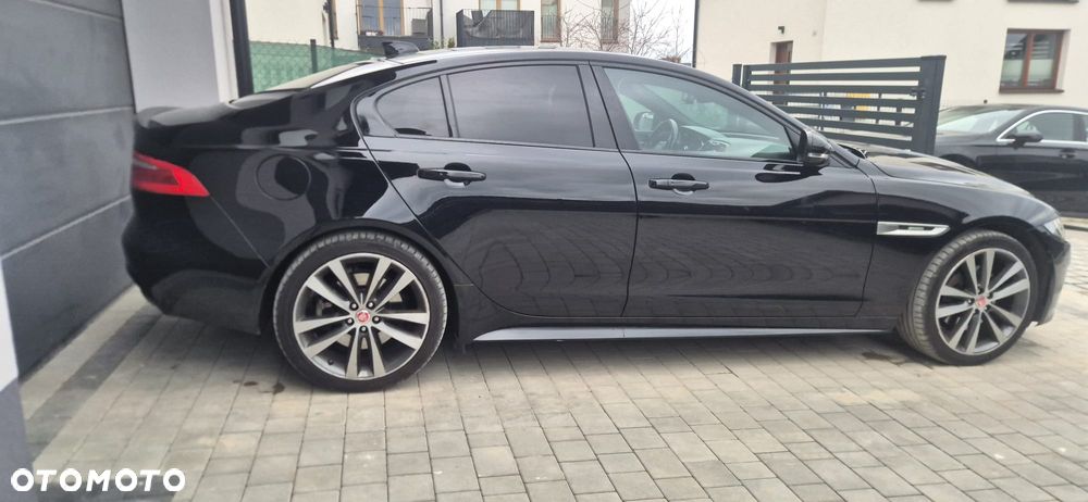 Jaguar XE 20d AWD R-Sport - 16