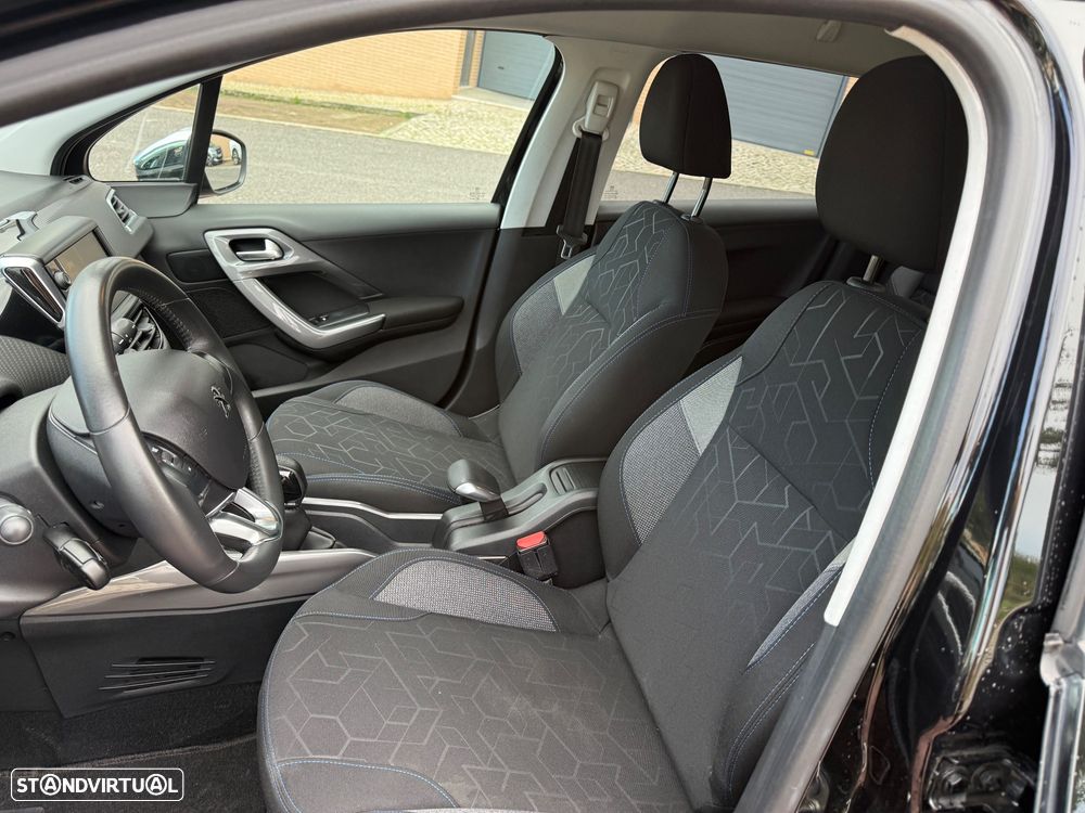 Peugeot 2008 1.2 PureTech Style - 12