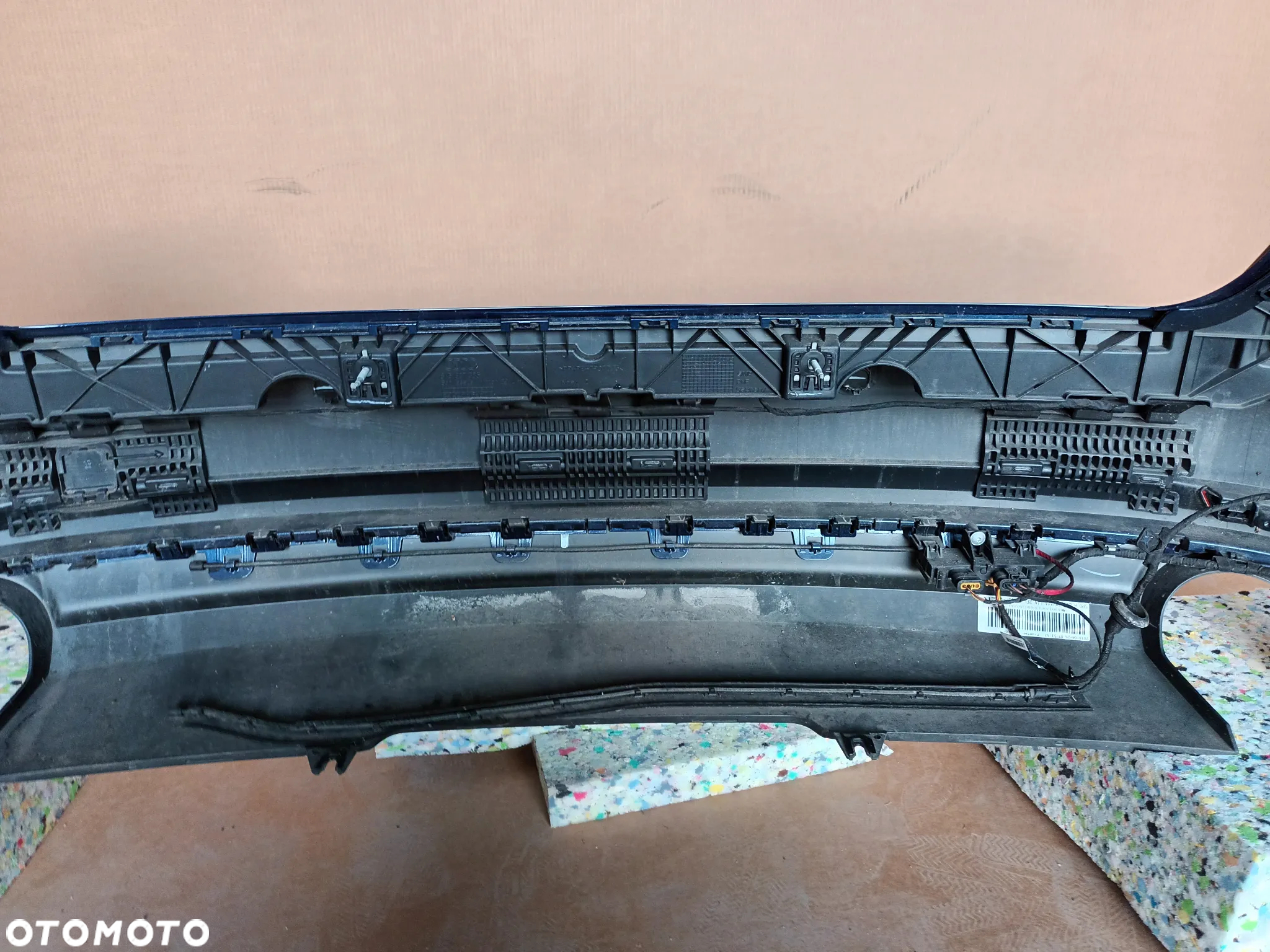 Audi sedan A4 B9 8W kompletny zderzak tył czujniki kolor LX5Q 2016 72km - 15