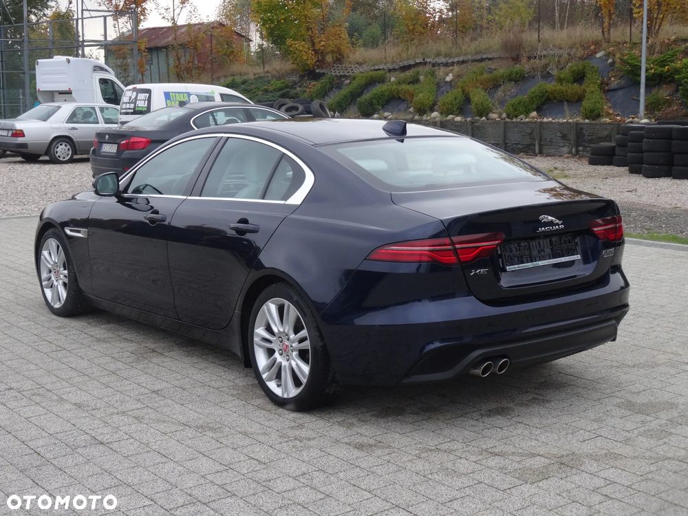 Jaguar XE 2.0 D180 R-Dynamic SE - 9