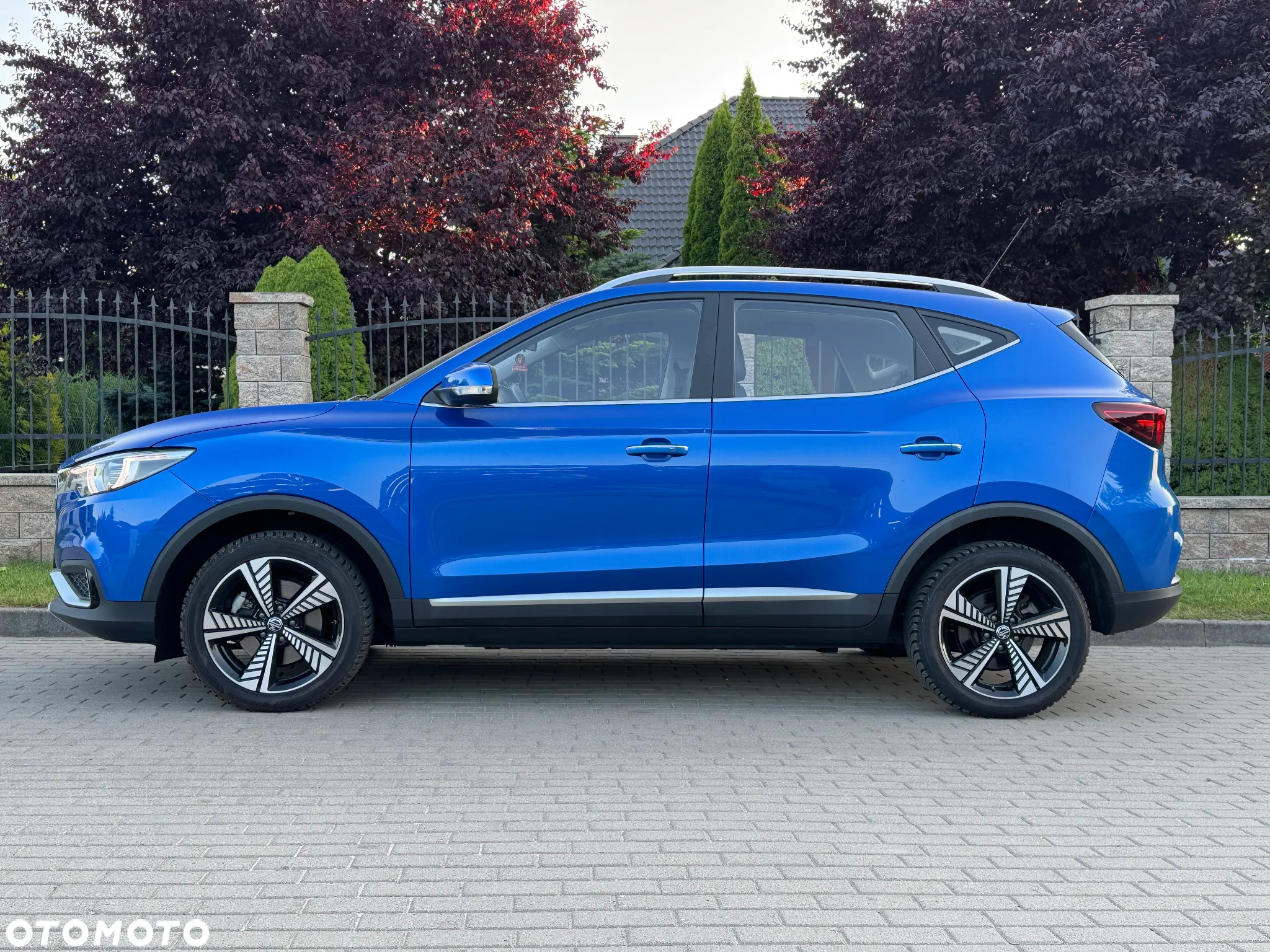 MG ZS EV Luxury - 2