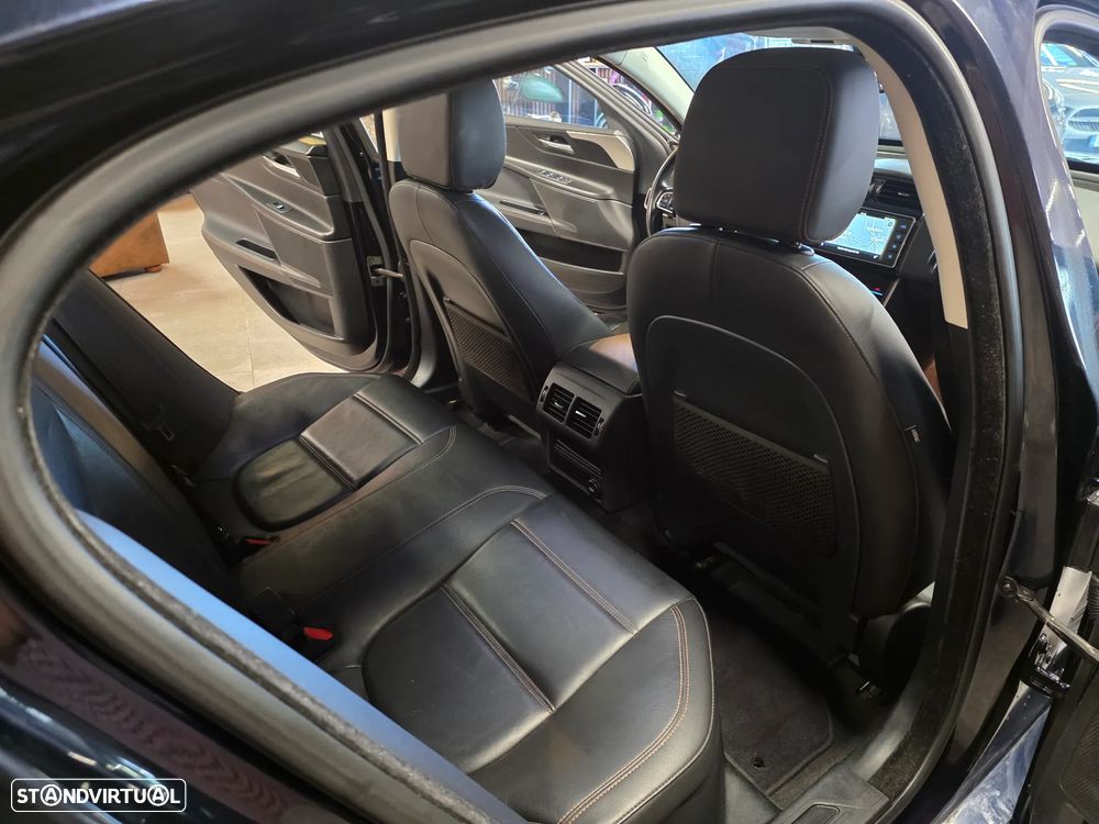 Jaguar XE E-Performance Aut. Prestige - 35