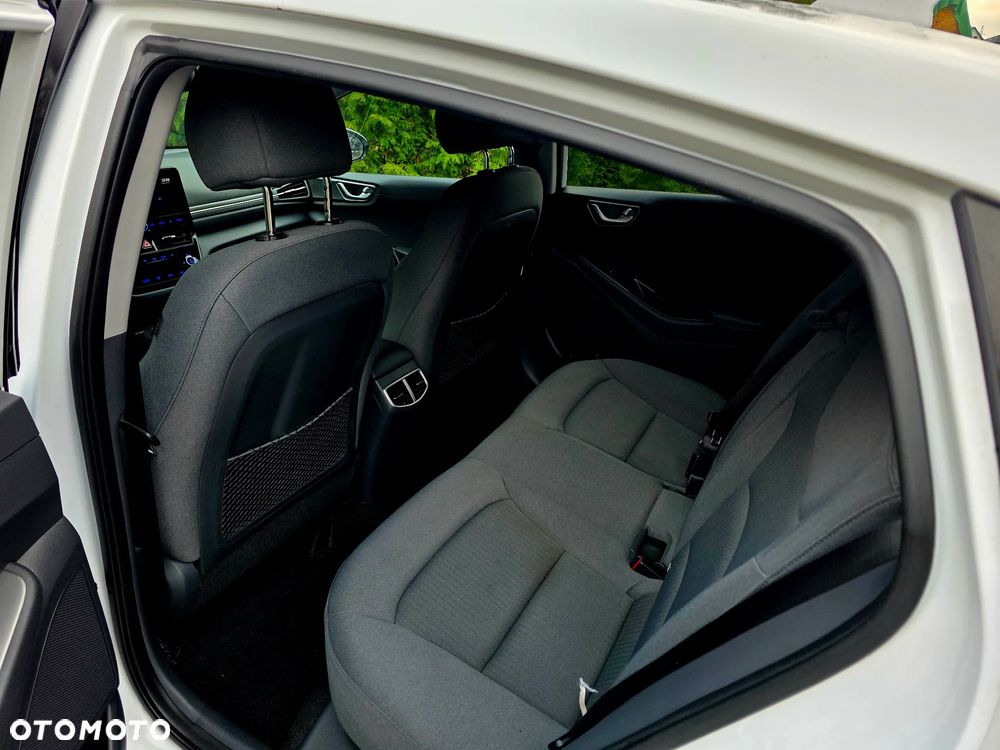 Hyundai IONIQ - 8