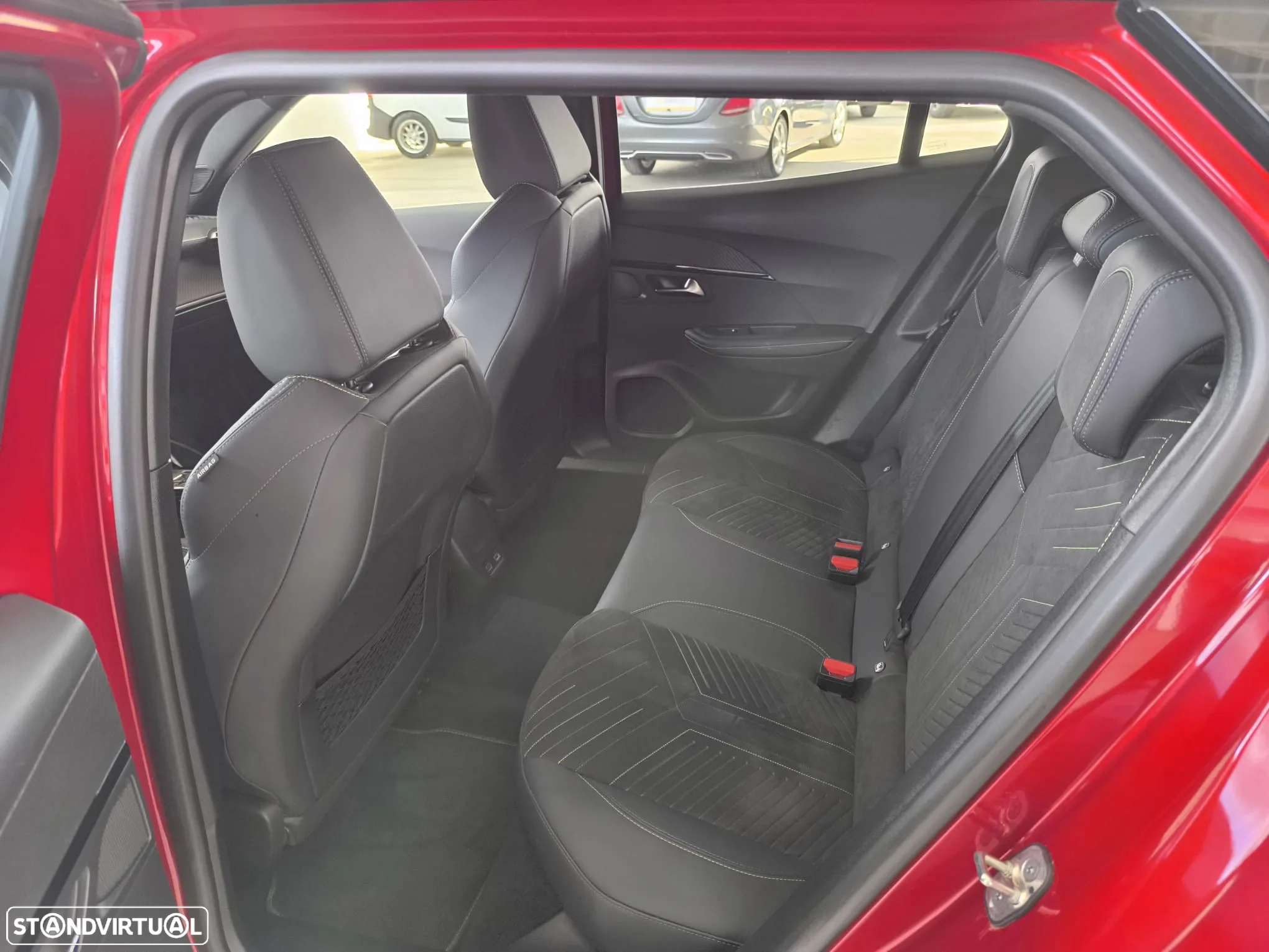 Peugeot 2008 1.2 PureTech GT EAT8 - 27
