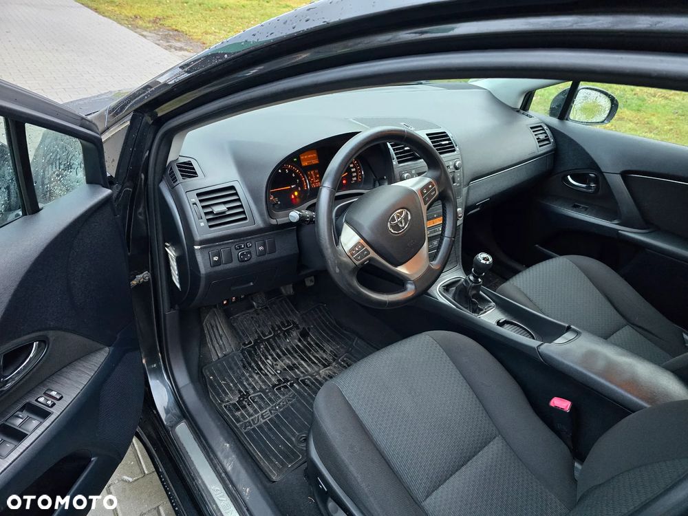 Toyota Avensis - 11