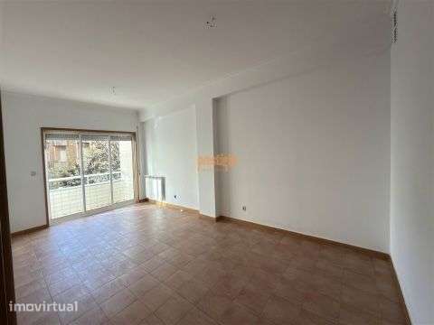 Apartamento T3 em Lamaçães (Braga) c/ Suíte, Varanda e Garagem Fechada - Grande imagem: 4/12