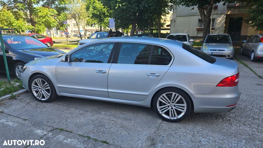 Skoda Superb 2.0 TDI 4X4 Elegance - 2