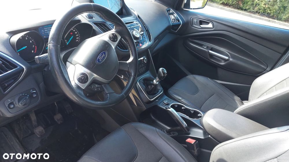 Ford Kuga 1.6 EcoBoost 2x4 Titanium - 17