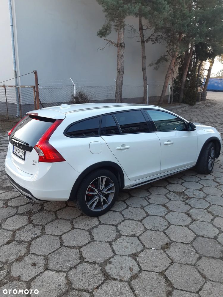 Volvo V60 Cross Country - 8