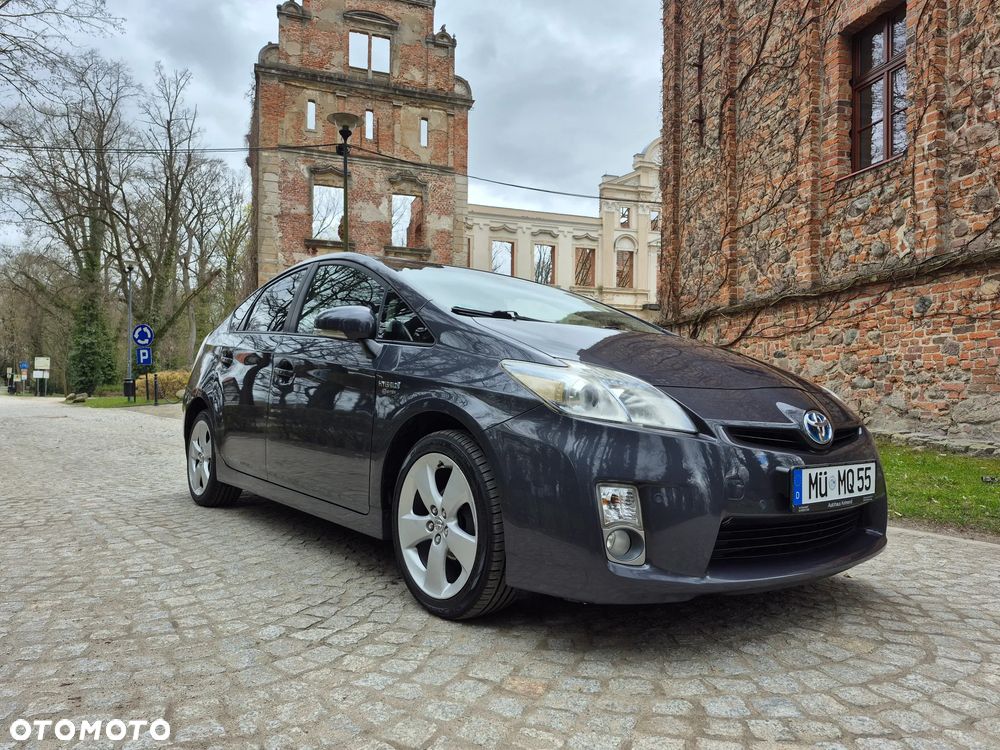 Toyota Prius (Hybrid) Executive - 3