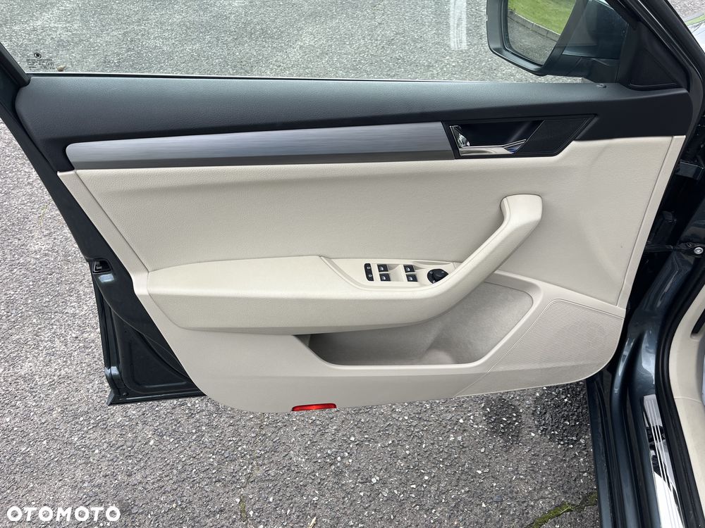 Skoda Superb 2.0 TDI DSG Premium Edition - 27