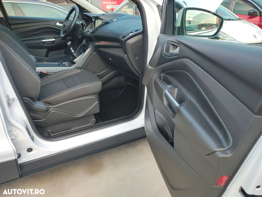 Ford Kuga 1.5 TDCi 2x4 Titanium - 6