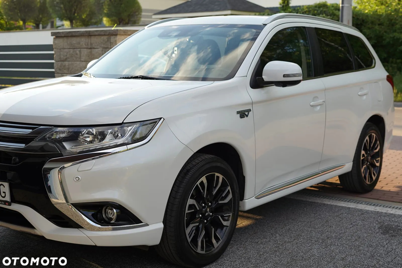 Mitsubishi Outlander 2.0 Instyle Navi 4WD CVT - 2
